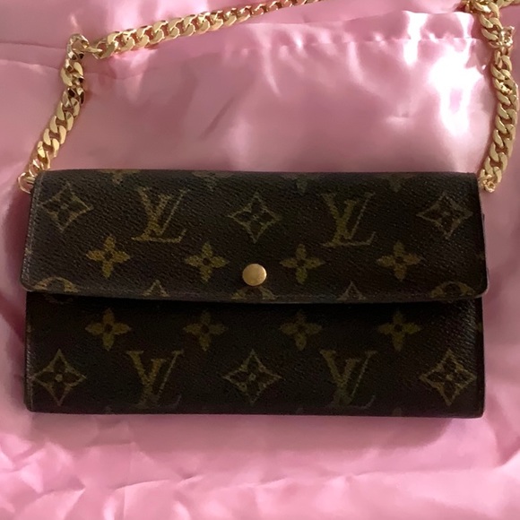 Louis Vuitton Handbags - MUST SEE! Louis Vuitton Wallet / Crossbody